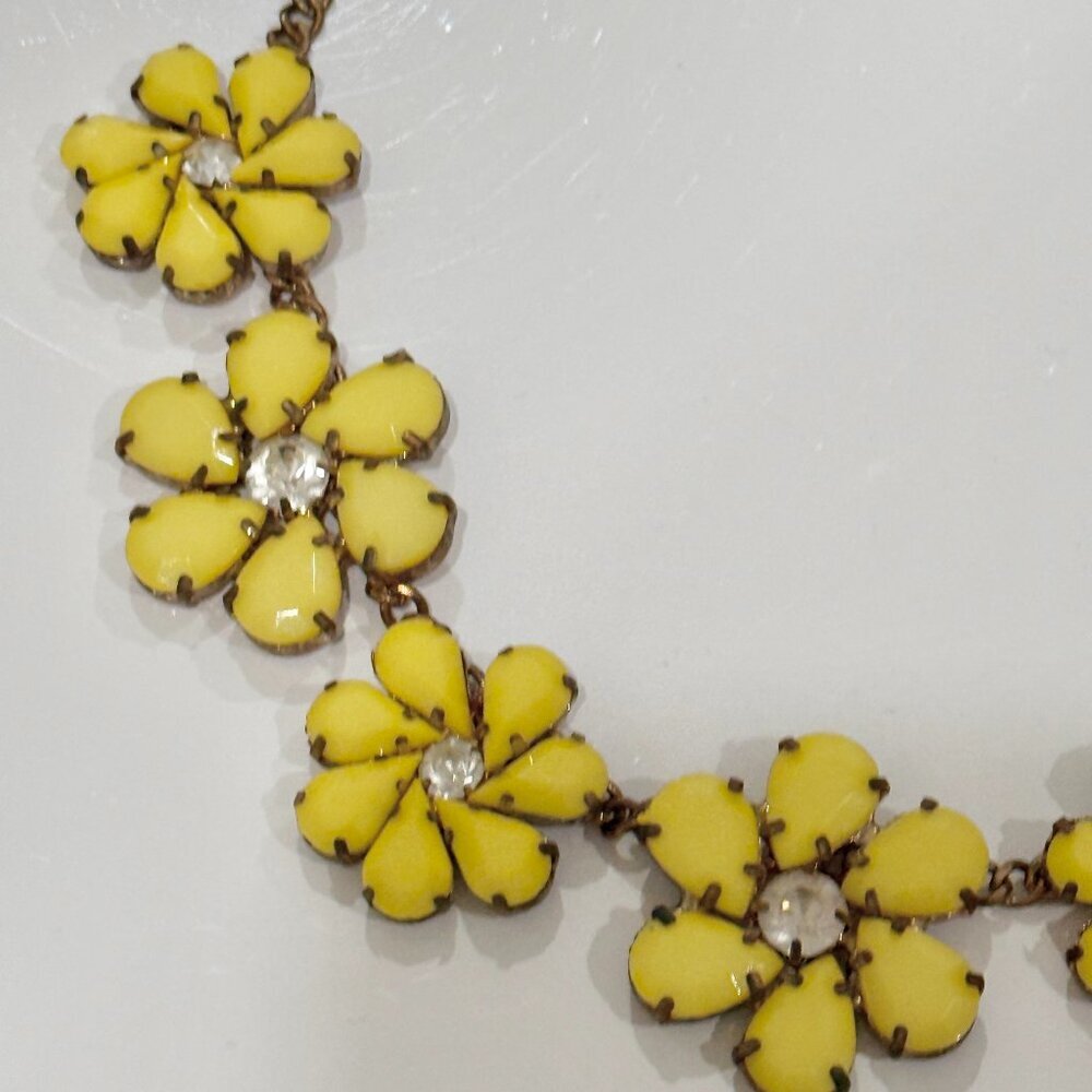 FLORAL YELLOW CHUNKY STATEMENT NECKLACE - Picture 2 of 2
